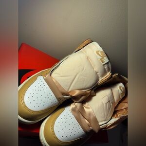 Jordan 1 Praline-women’s size 8- brand new